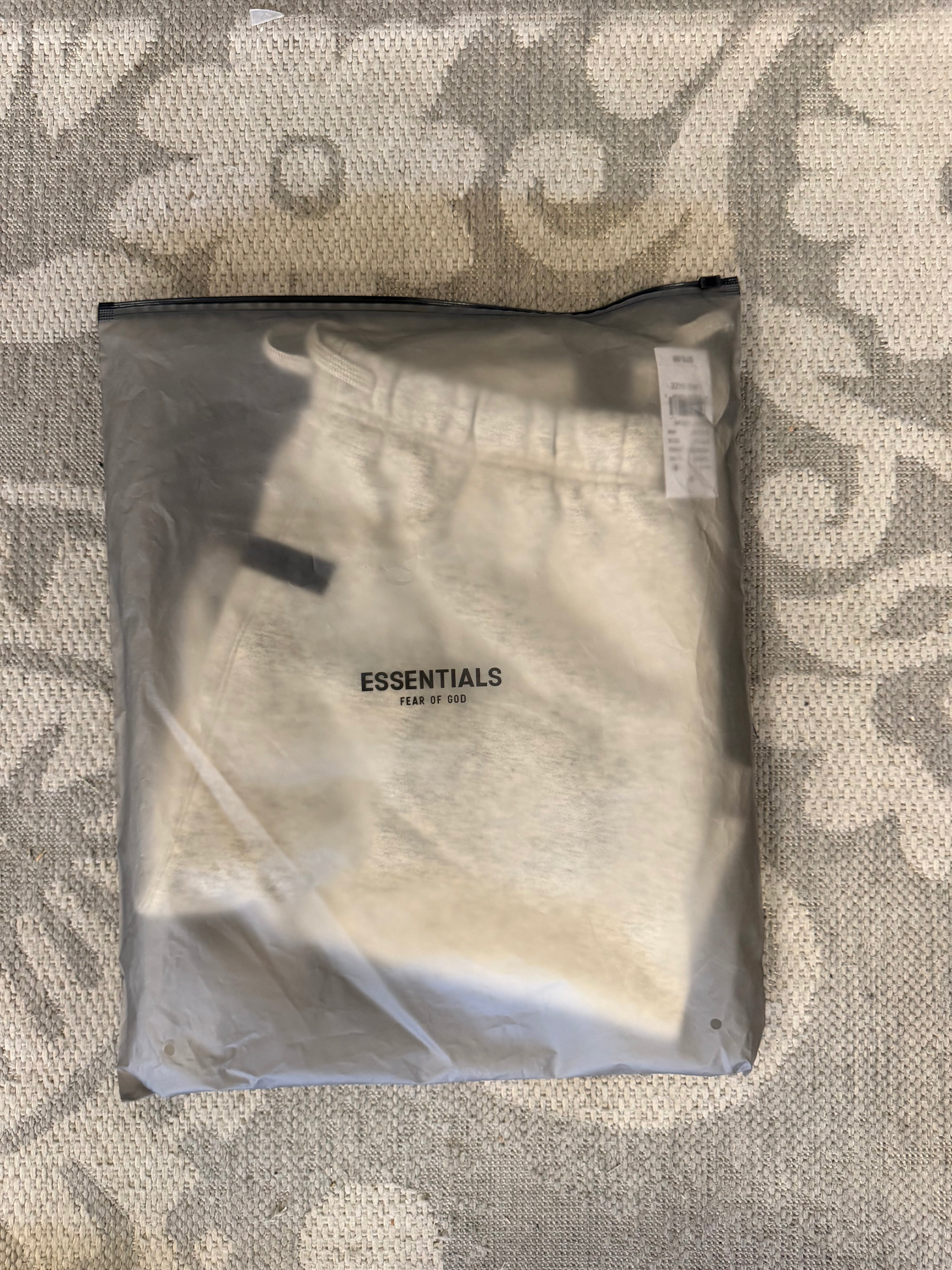Ess Shorts